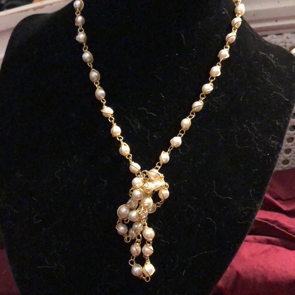 VTG Pretty Goldtone Twisty/Faux Pearl @30” Necklace - Picture 3 of 5